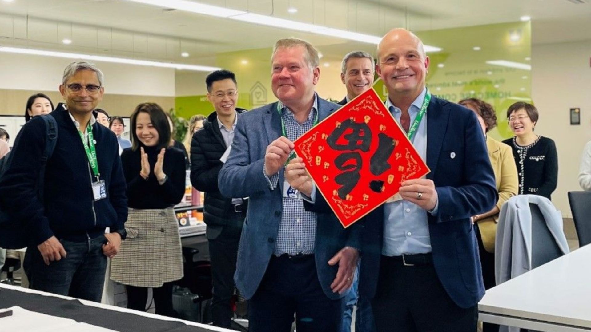 Peter ter Kulve, President of Unilever’s Home Care business group, in an office with members of the team.