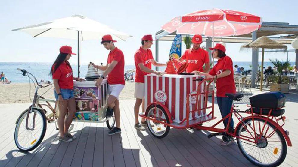 Frigo vendors on a beach
