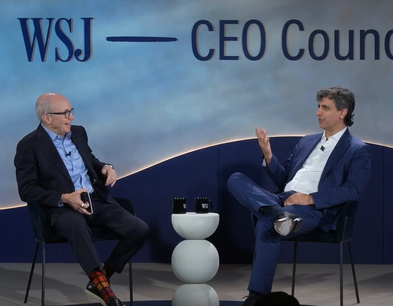 Fernando Fernandez wears a blue blazer and addresses an audience at a WSJ Leadership Institute event