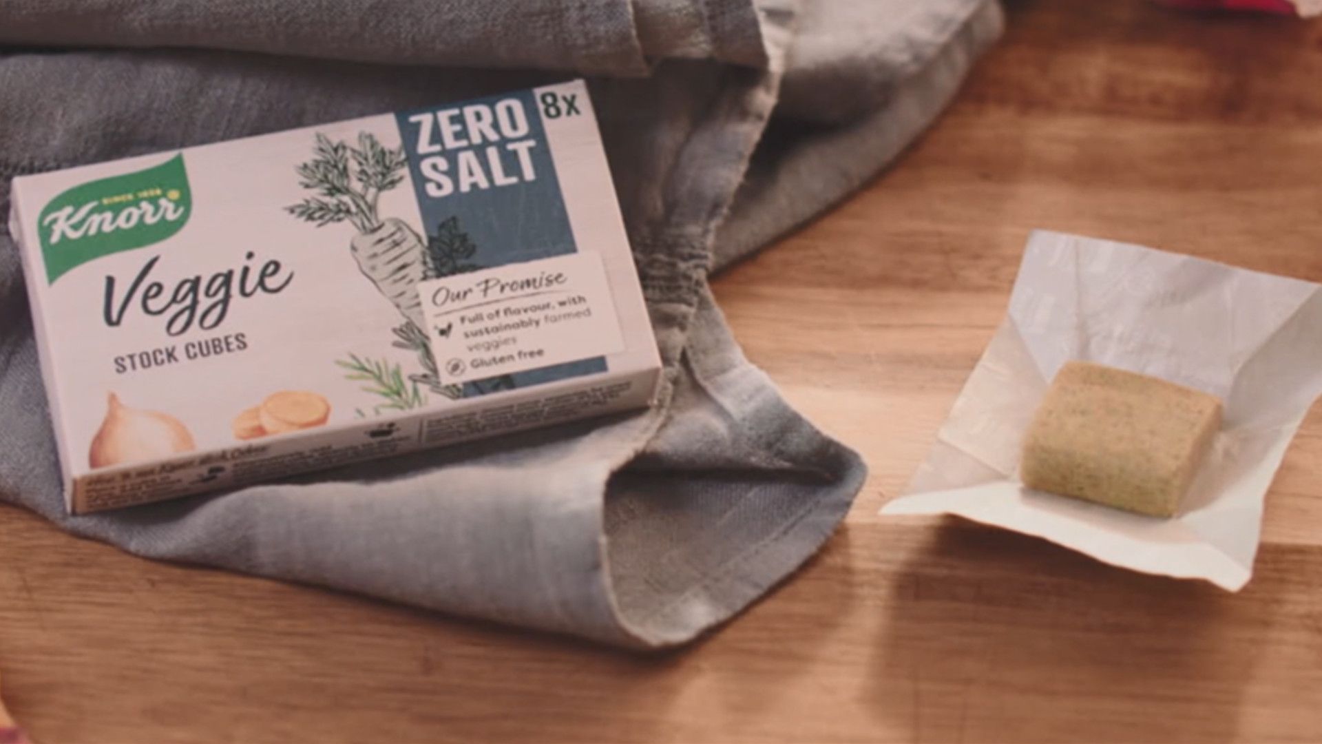 A box of Knorr Zero Salt veggie stock cubes and one cube in an open wrapper.