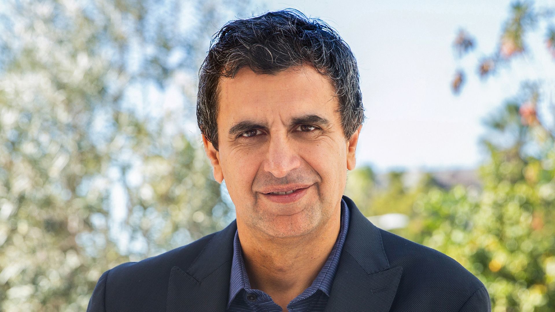 A headshot of Fernando Fernandez