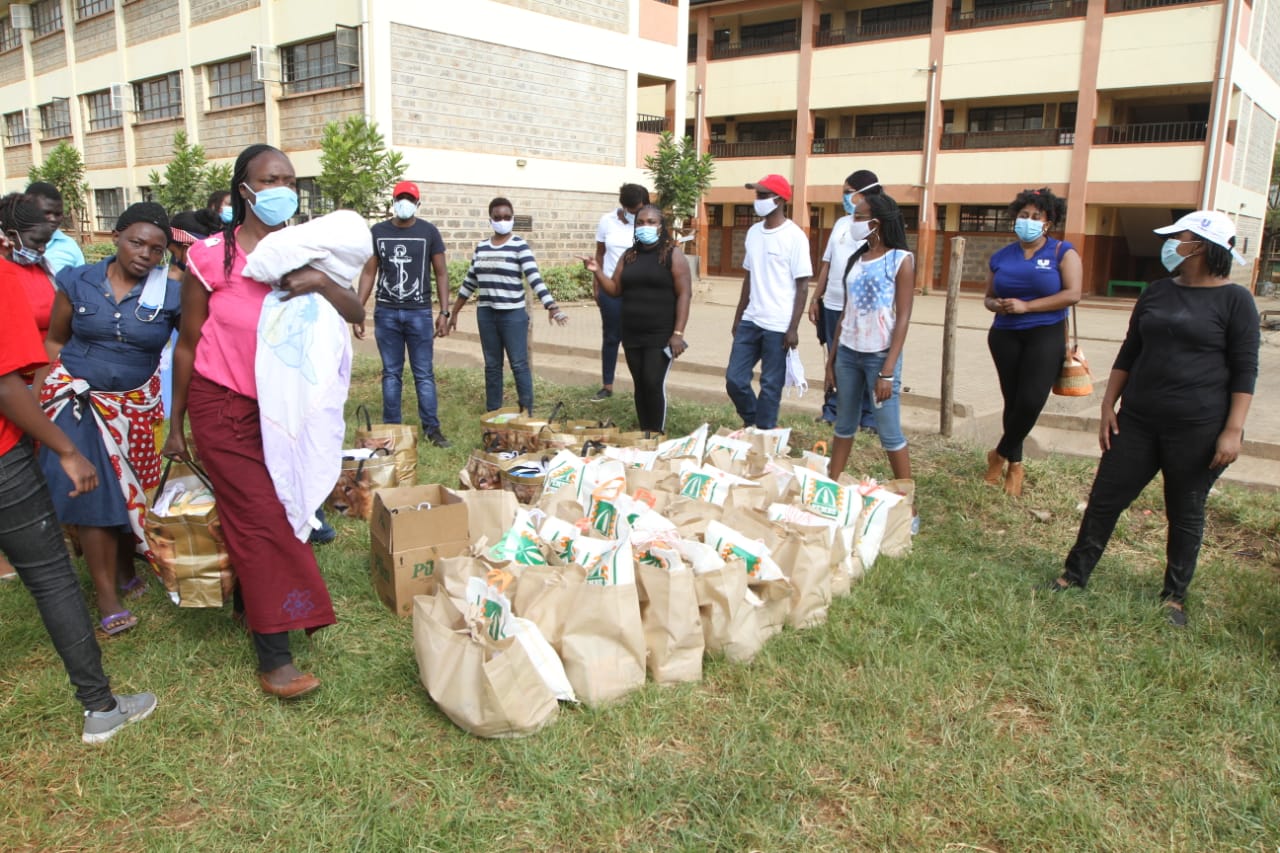 Mukuru residents queuing up to receive food aid