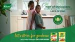 Boy and girl comparing their heights in advert for Knorr with zinc